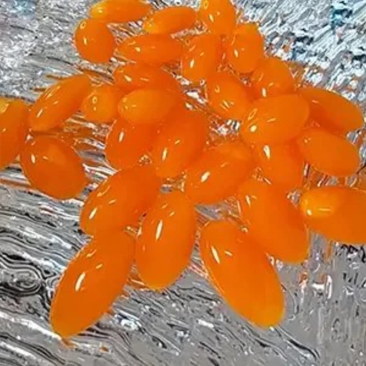 Оранжевая маленькая капсула